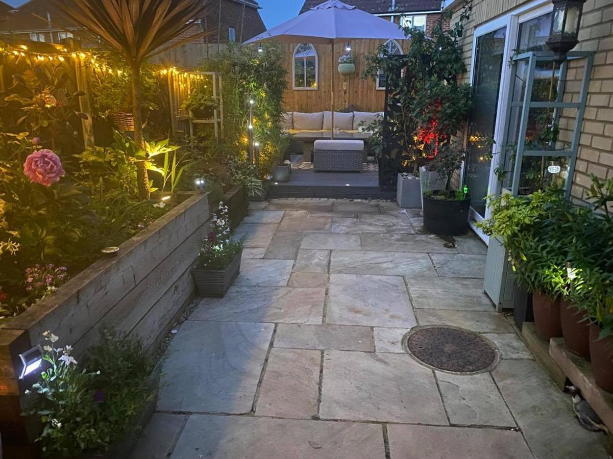 דירות בורנמות' Secret Gem 1 Bed Garden Flat Private Luxury Hot Tub מראה חיצוני תמונה