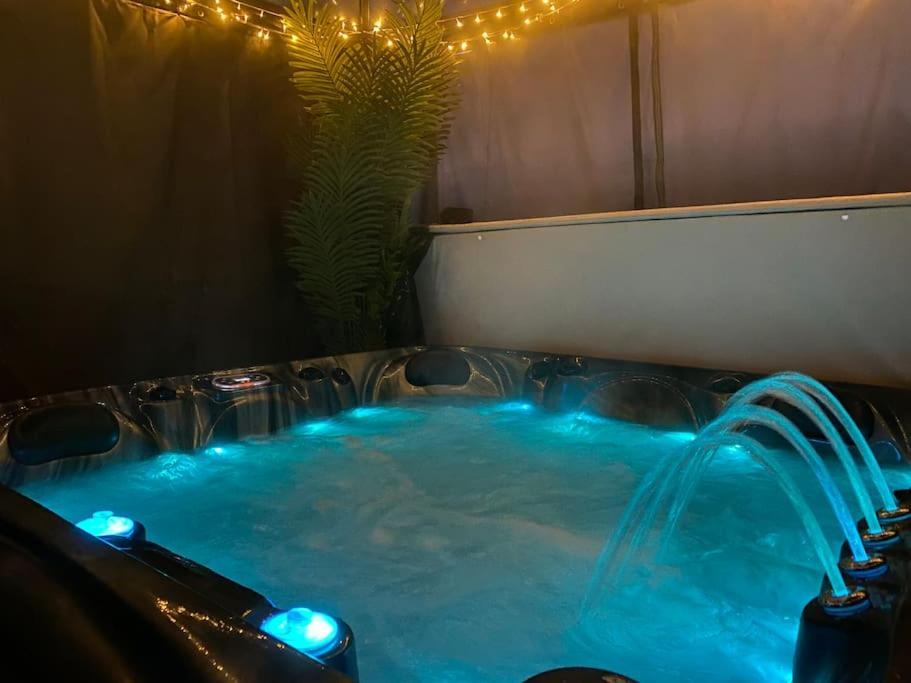 דירות בורנמות' Secret Gem 1 Bed Garden Flat Private Luxury Hot Tub מראה חיצוני תמונה