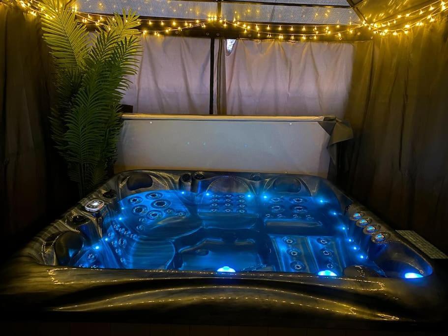 דירות בורנמות' Secret Gem 1 Bed Garden Flat Private Luxury Hot Tub מראה חיצוני תמונה