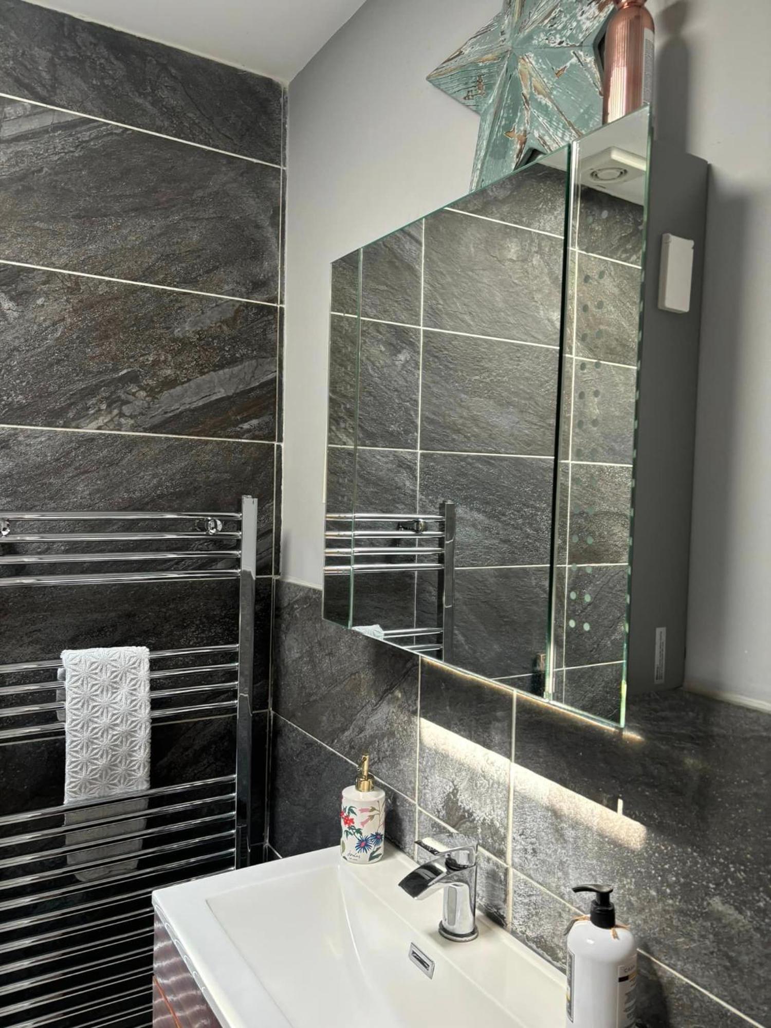 דירות בורנמות' Secret Gem 1 Bed Garden Flat Private Luxury Hot Tub מראה חיצוני תמונה