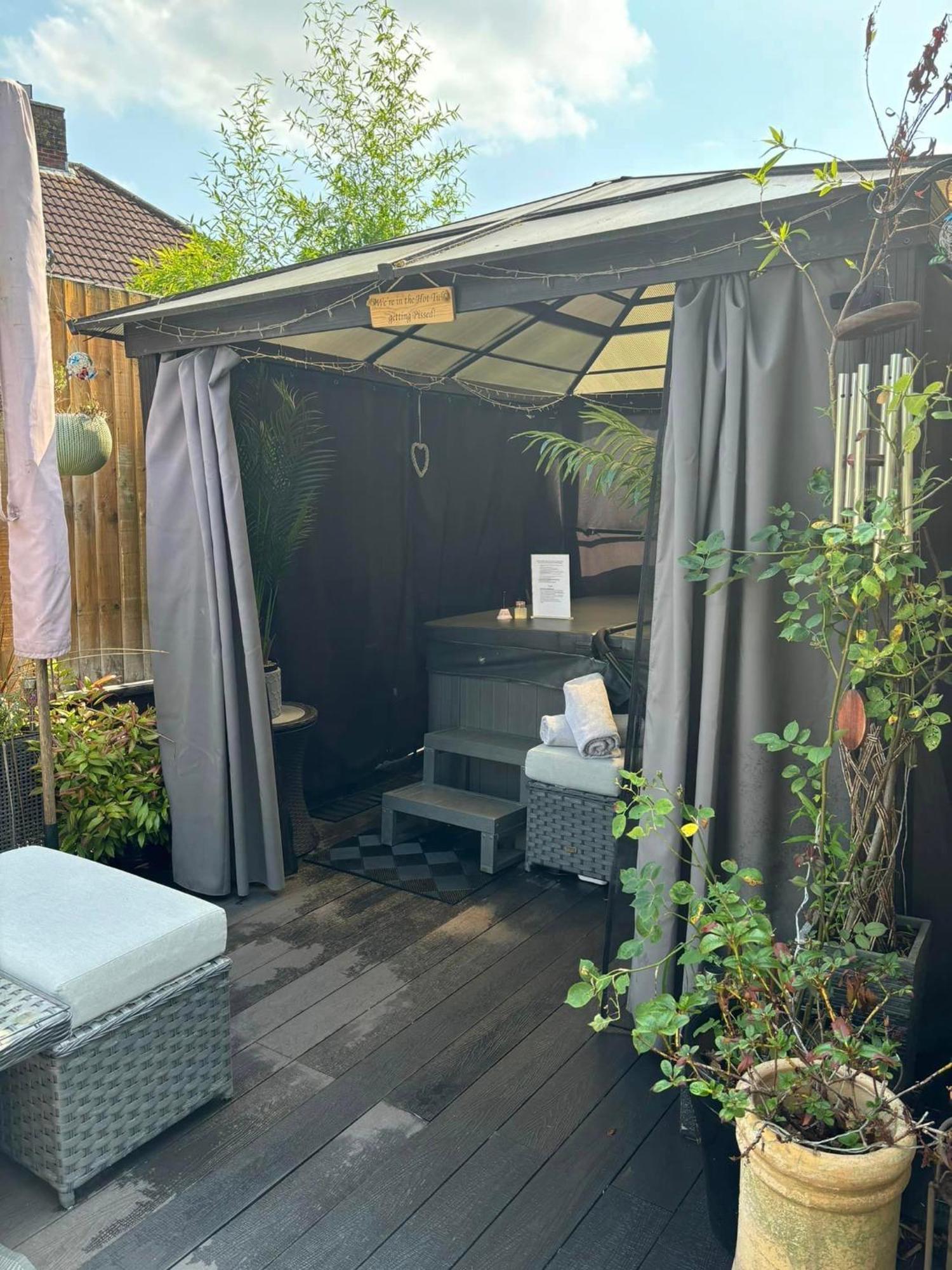 דירות בורנמות' Secret Gem 1 Bed Garden Flat Private Luxury Hot Tub מראה חיצוני תמונה