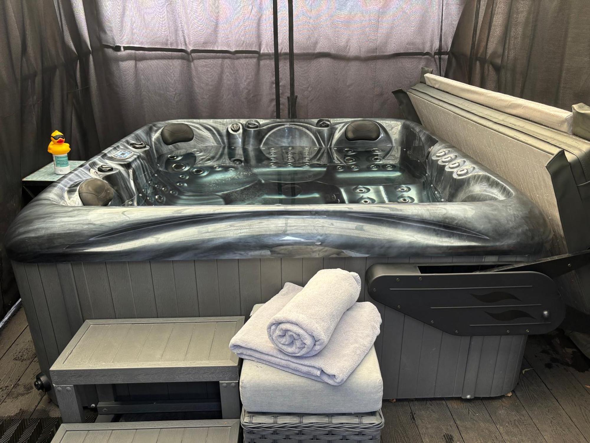 דירות בורנמות' Secret Gem 1 Bed Garden Flat Private Luxury Hot Tub מראה חיצוני תמונה
