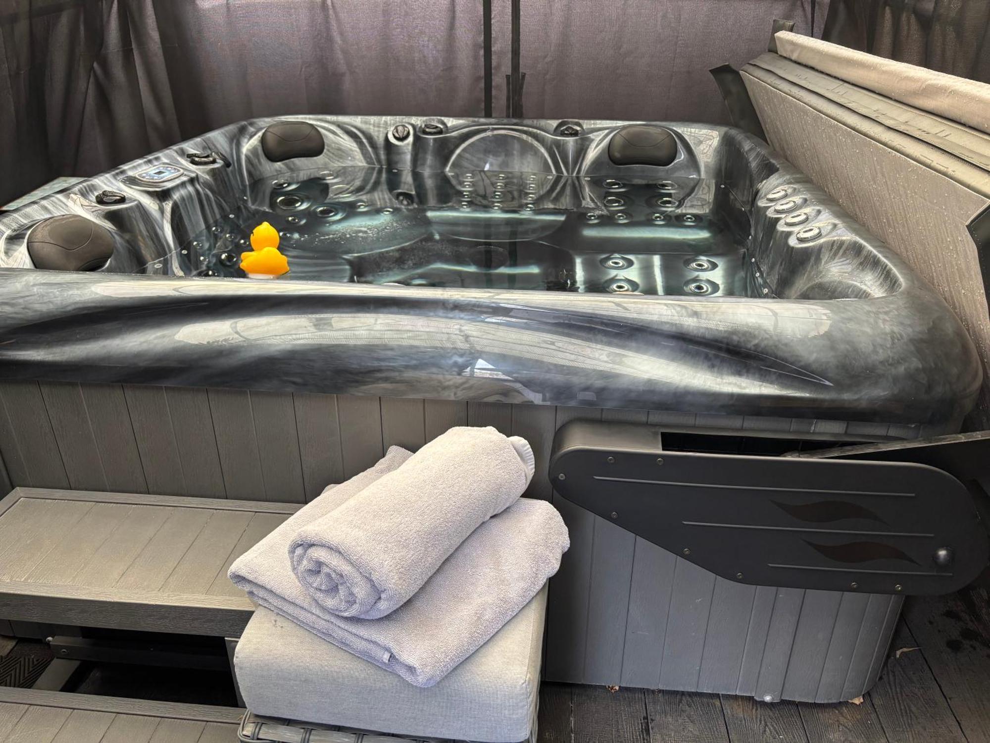 דירות בורנמות' Secret Gem 1 Bed Garden Flat Private Luxury Hot Tub מראה חיצוני תמונה